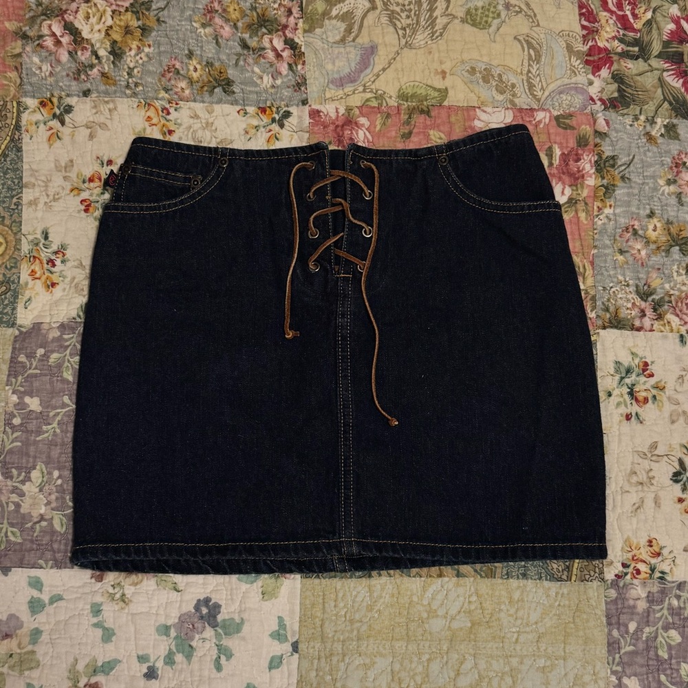 Vintage cavaricci mini denim skirt with lace detail
#vintage #denim #miniskirt